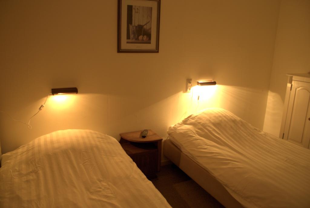 Hotel "De Steenen Man" Zurich Ruang foto