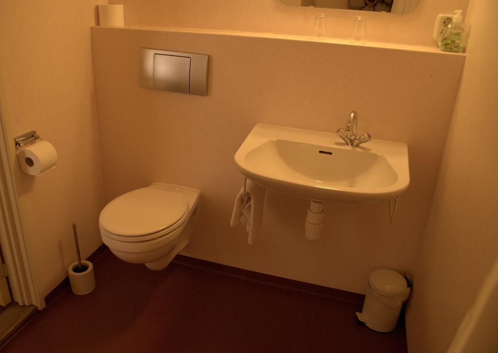 Hotel "De Steenen Man" Zurich Ruang foto