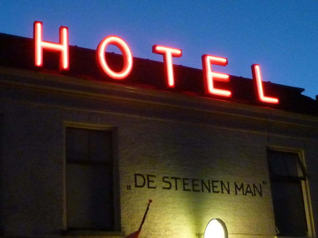 Hotel "De Steenen Man" Zurich Bagian luar foto